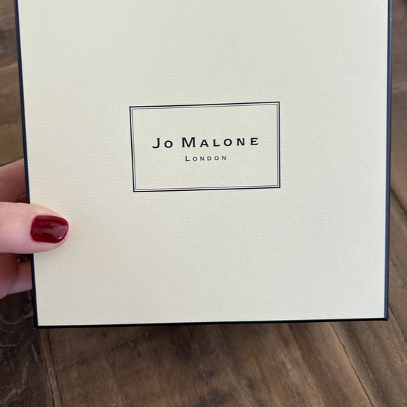 Jo Malone gift box, tissue and ribbon - Picture 3 of 5
